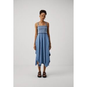 GAP Denim Handkerchief Hem Midi Dress Medium Indigo Blue Smocked Square Neck